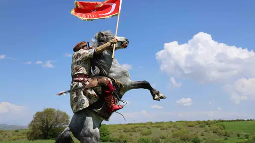 Elazığlı şampiyon atlı okçulukta madalyaları topladı