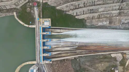 Muş Alparslan 2 Barajı su tahliyesine başladı