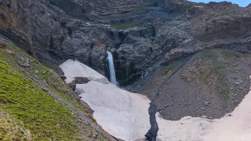 Bitlis Mutki’de saklı doğa harikası dronla görüntülendi
