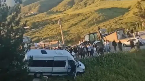 Siirt'te minibüs faciadan döndü