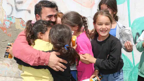 Diyarbakırlı esnaf çocukluk hayalini ücretsiz tostla gerçeğe dönüştürdü