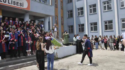 Bulanık Anadolu Lisesi mezunlarını uğurladı