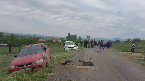 Bingöl Genç yolunda iki araç çarpıştı