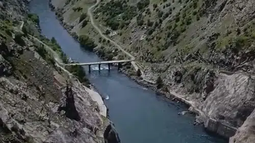 Karakaya Barajı’ndaki tahliye Çüngüş ve Pötürge arasındaki ulaşımı kesti