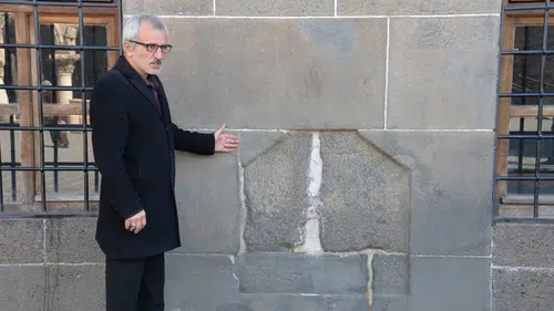 Diyarbakır Ulucami duvarındaki gizemli boşluklar kayıp tarihine ışık tutuyor