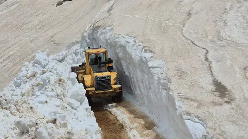 Bitlis yükseklerinde takvimler mayıs ayını gösterse de kış bitmedi
