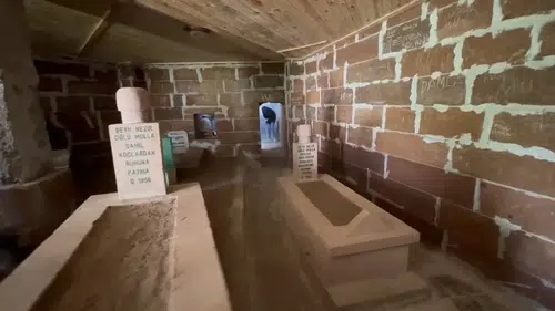 Muş’taki tarihi türbede bayram temizliği gönüllüleri harekete geçti