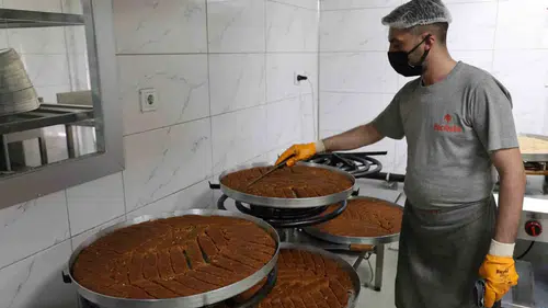 Diyarbakır tatlıcılarında bayram mesaisi üç vardiyaya çıktı