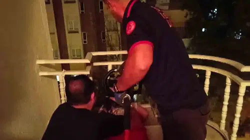 Batman’da korkuluk kabusu 4 yaşındaki çocuk mahsur kaldı