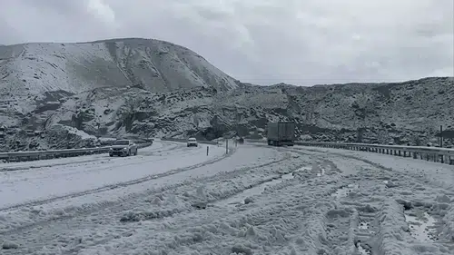 Haziran ayında Tendürek Geçidi beyaza büründü