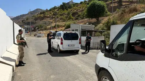 Sason sokaklarında polis denetimi mesaisi