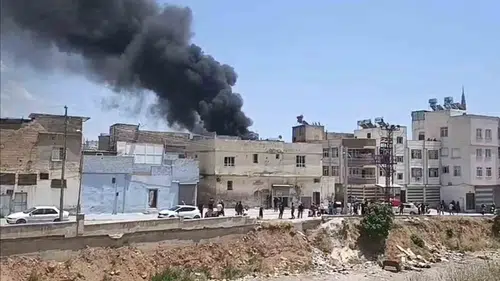 Şanlıurfa'da bir depo alevlere teslim oldu