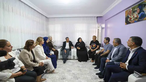 Özgür Özel Rojin Kabaişin ailesiyle Diyarbakırda buluştu