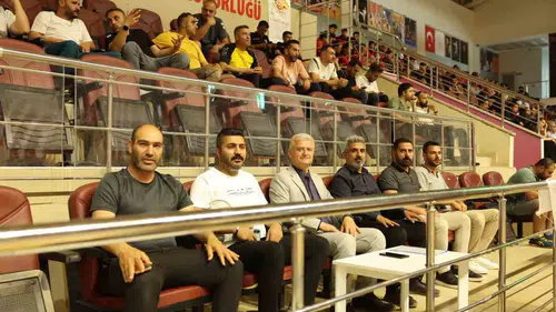 Muş hentbol sahalarında genç yetenekler ter döküyor