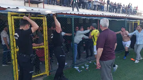 Şanlıurfa'da şampiyonluk maçı saha dışına taştı
