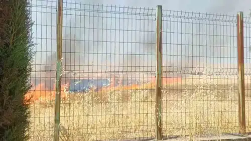 Şanlıurfa’da alevler okul bahçesine dayanmadan durduruldu