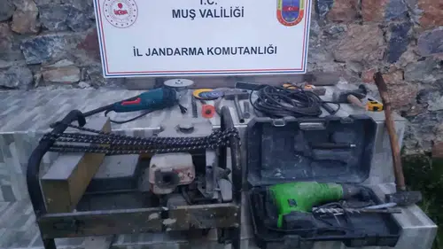 Muş’ta jandarma kaçak kazı yapan ekibi suçüstü yakaladı