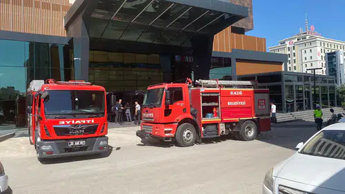 Elazığ’da otel yangını 10 kişi dumandan etkilendi