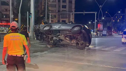 Elazığ’da iki araç çarpıştı 11 kişi hastaneye kaldırıldı
