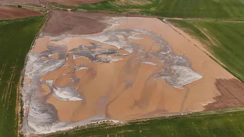 Ahlat'ta sel baskını çiftçinin emeğini tarlada bıraktı