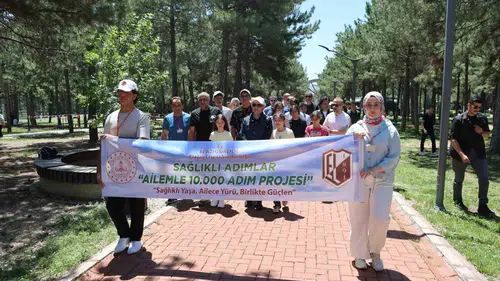 Elazığlı aileler sağlıklı yaşam için 10 bin adımda buluştu