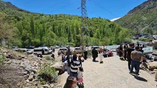 Van'da sıcaklardan kaçanlar Kanispi Şelalesi'ne koştu