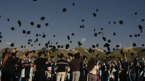 Bitlis Eren Üniversitesi'nde 2 bin 800 genç iş hayatına uğurlandı