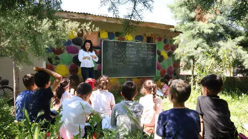Diyarbakır'daki köy okulunda dersler doğayla buluşuyor