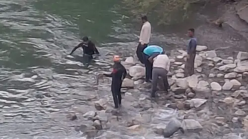 Bitlis'te serinlemek için dereye giren kardeşlerden acı haber geldi
