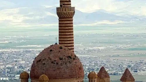 İshak Paşa Sarayı bayramda ziyaretçi akınına uğradı