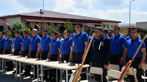 Ahlat cezaevinde personel günü kutlaması