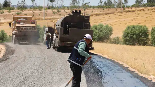 Şanlıurfa kırsalında ulaşımı rahatlatan asfalt hamlesi
