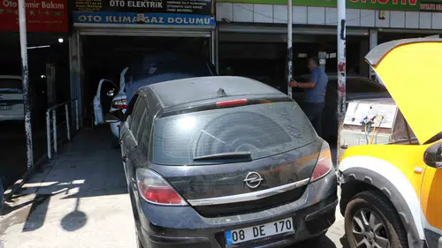 Diyarbakır'da kavurucu sıcaklar oto sanayide klima kuyruğu oluşturdu