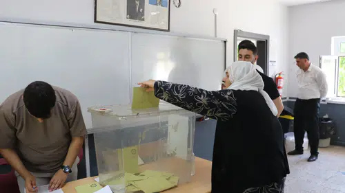Tavşantepe Mahallesi muhtarlık koltuğu için sandık başında