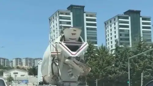 Elazığ’da yola beton akıtan miksere ağır fatura