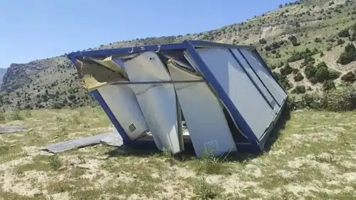 Tunceli'de fırtına dev konteyneri kağıt gibi savurdu