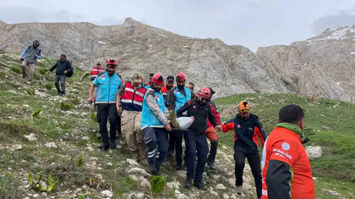 Tunceli kırsalında mahsur kalan yaralı beş saatte kurtarıldı