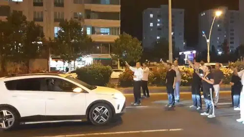 Diyarbakır’da ölüm yolu protestosu: Vatandaşlar trafiği durdurdu