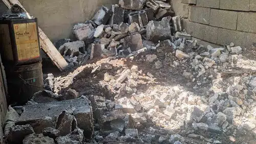 Yüksekova'da bir evin garajı ve odunluğu küle döndü