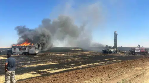 Şanlıurfa Ceylanpınar'da sondaj aracında çıkan yangın üç işçiyi yaraladı