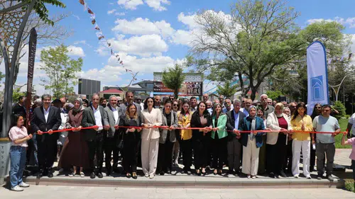 Van’da edebiyat rüzgarları esiyor: 40 yayınevi ‘Şehir Konuşuyor’ diyerek okurlarla buluştu