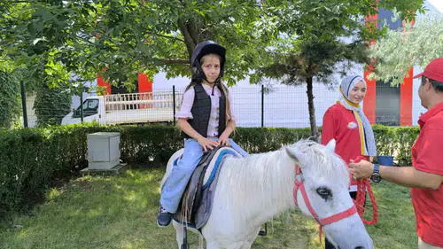Diyarbakırlı bursiyer öğrenciler atlarla buluştu