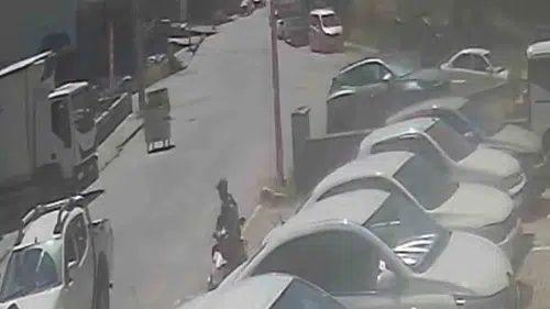 Ahlat caddelerinde başıboş ilerleyen çöp konteyneri paniğe yol açtı