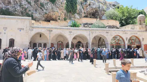 Şanlıurfalı öğrenciler LGS sınavı öncesi Balıklıgöl'de moral aradı