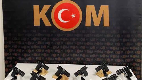 Mardin'de polis bir eve baskın düzenleyerek 13 tabanca yakaladı