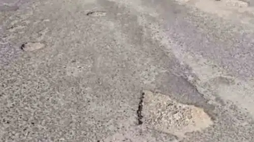 Çermik yolundaki derin çukurlar ulaşımı kabusa çevirdi