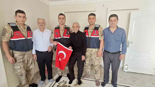 Sason’da jandarmadan şehit babalarına vefa ziyareti