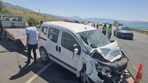 Van Erciş yolunda trafik kazası 1 şehit 5 yaralı
