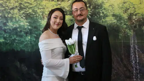 Yüksekova’da meslektaş öğretmen çift okul bahçesinde dünyaevine girdi