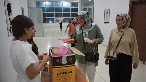 Siirt’te tiyatro biletleri köy okullarına kitap oldu